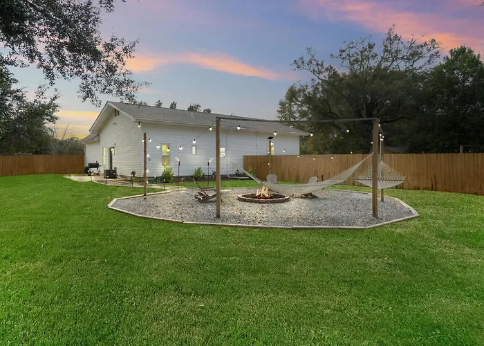 The Lantana Leisure - A Lavish Vibe Holiday home *