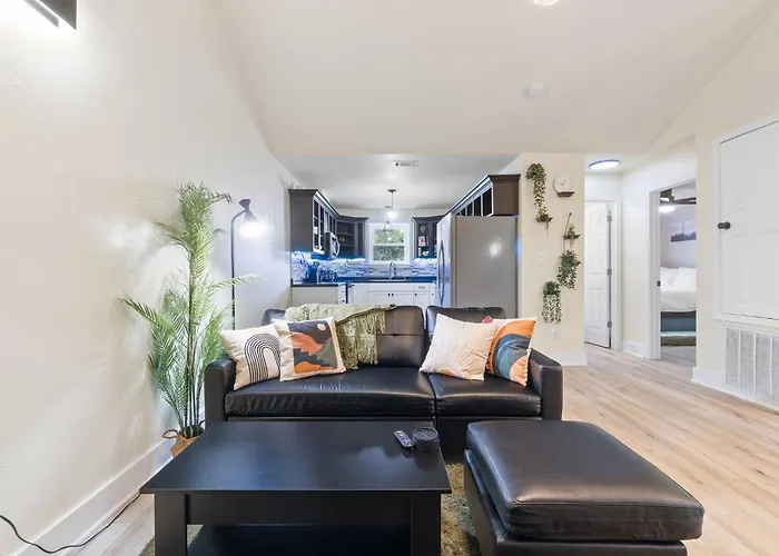 The Lantana Leisure - A Lavish Vibe * Pensacola