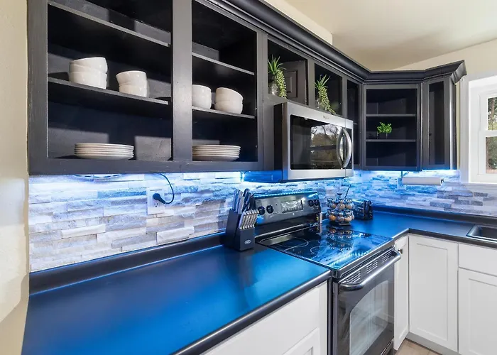 The Lantana Leisure - A Lavish Vibe Holiday home Pensacola