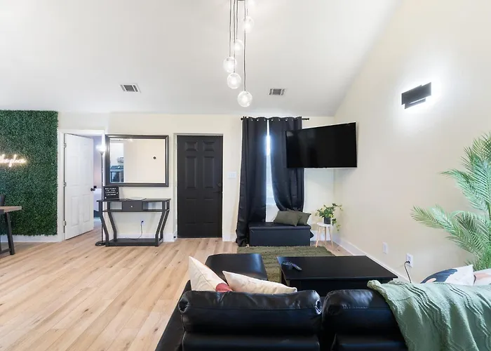 Holiday home The Lantana Leisure - A Lavish Vibe Pensacola