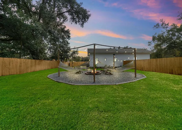 The Lantana Leisure - A Lavish Vibe Holiday home *