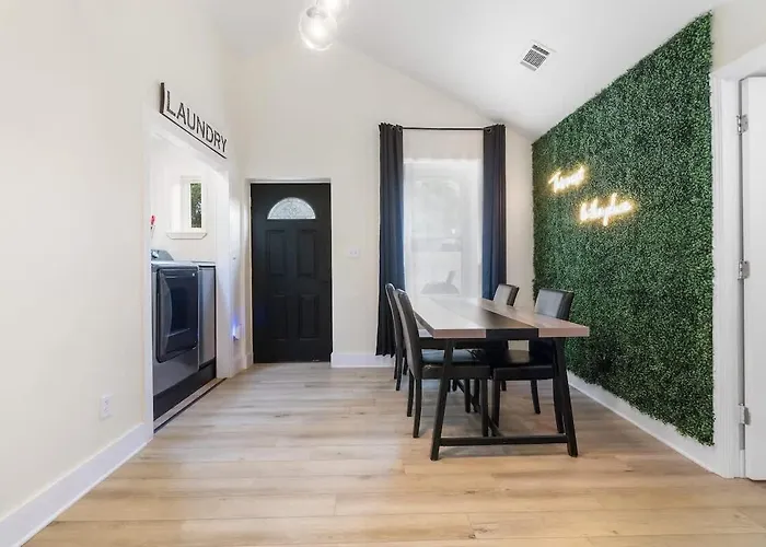 Holiday home The Lantana Leisure - A Lavish Vibe Pensacola